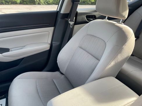 Used 2025 Nissan Altima 2.5 SV image 14