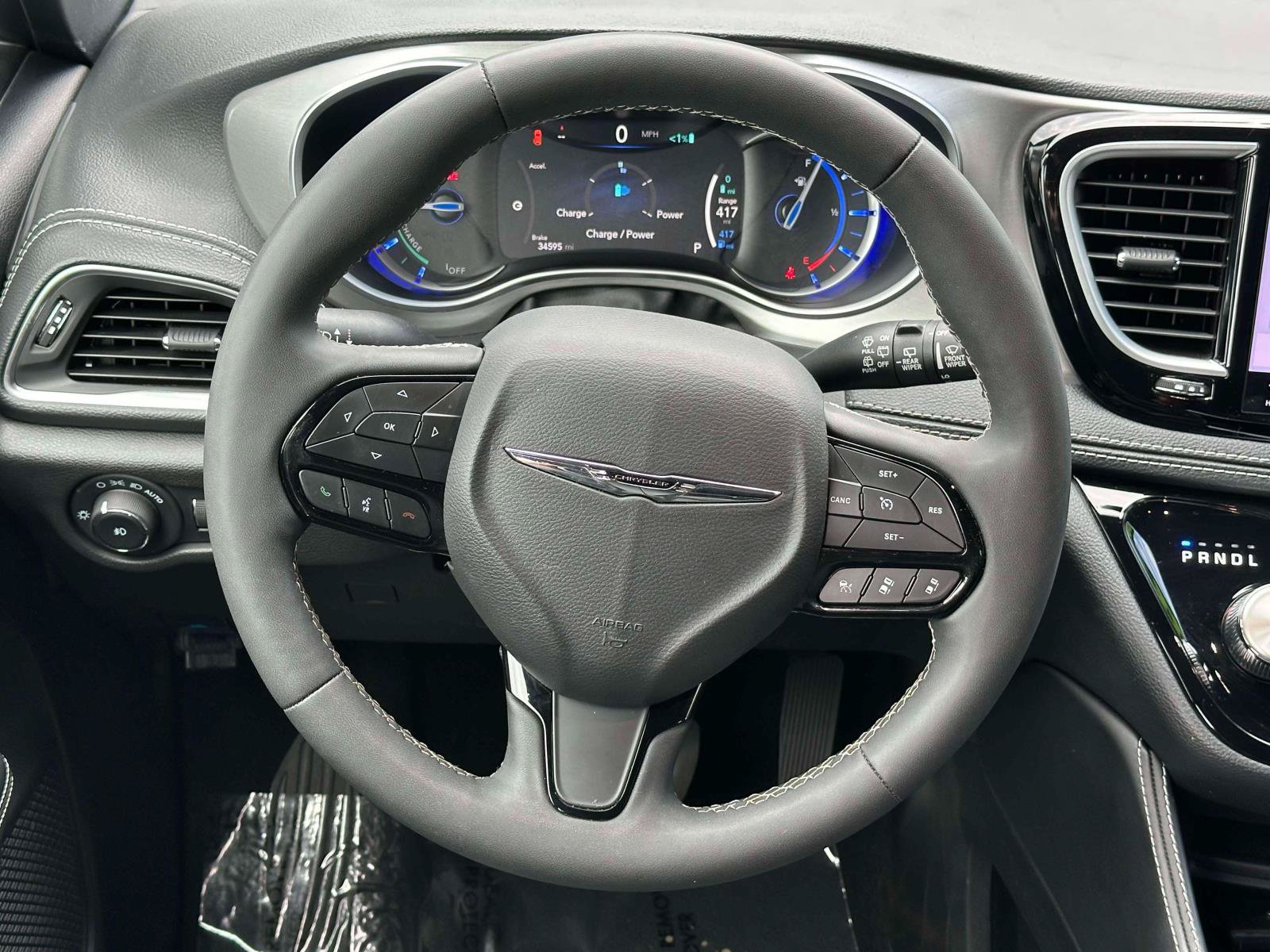 Used 2023 Chrysler Pacifica Limited w/ S Appearance Package FWD image 12