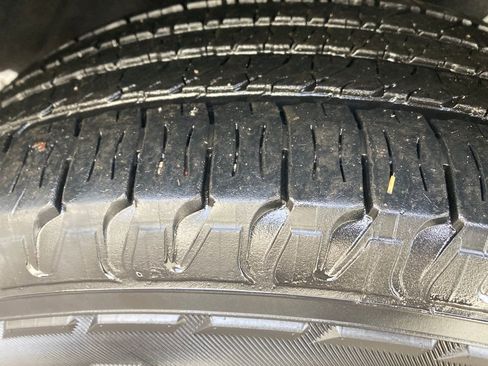 Used 2020 Jeep Grand Cherokee Laredo image 37