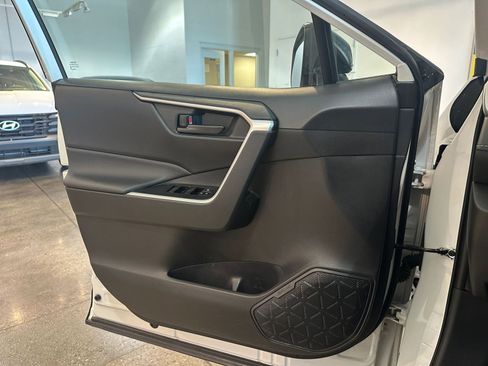 Used 2025 Toyota RAV4 LE image 20