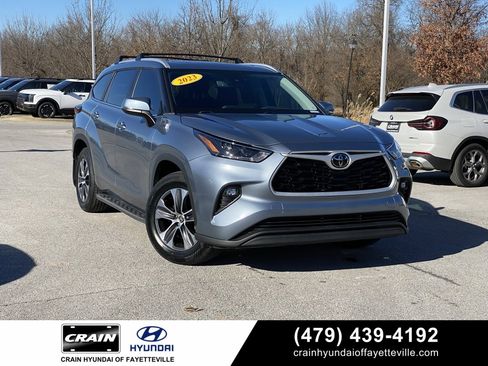 Used 2023 Toyota Highlander XLE image 1