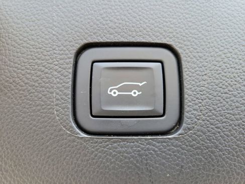 Used 2023 Chevrolet Traverse LT w/ LPO, Floor Liner Package AWD/4WD image 9