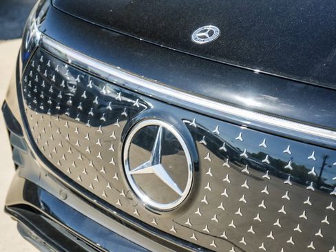 Used 2024 Mercedes-Benz EQB 300 4MATIC image 9