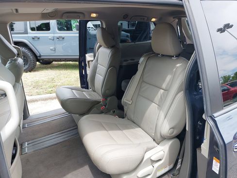 Used 2018 Toyota Sienna XLE Premium FWD image 15