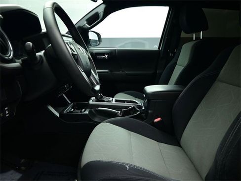 Used 2020 Toyota Tacoma TRD Off-Road image 17