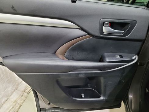 Used 2016 Toyota Highlander XLE image 47