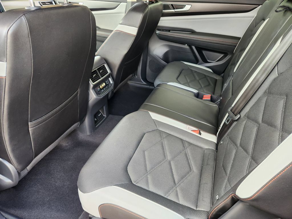 Used 2024 Volkswagen Atlas Peak Edition SEL AWD/4WD image 21