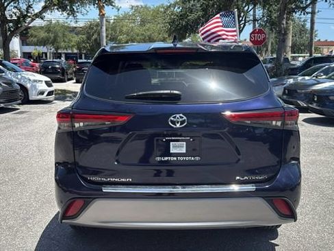 Used 2023 Toyota Highlander Platinum FWD image 6