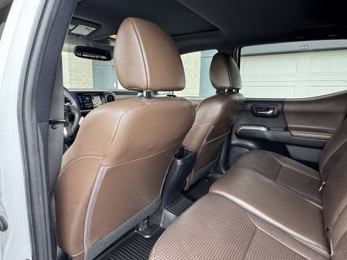 Used 2017 Toyota Tacoma Limited w/ Tow Package AWD/4WD image 30