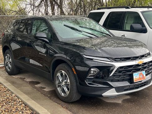Used 2025 Chevrolet Blazer LT image 2
