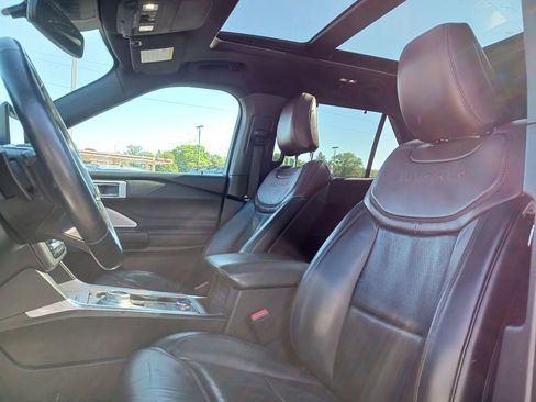 Used 2020 Ford Explorer Platinum w/ Premium Technology Package AWD/4WD image 10