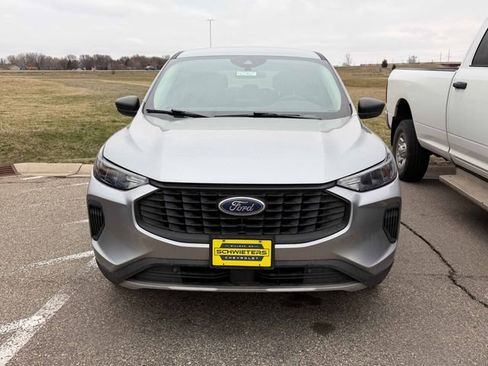 Used 2023 Ford Escape AWD image 2