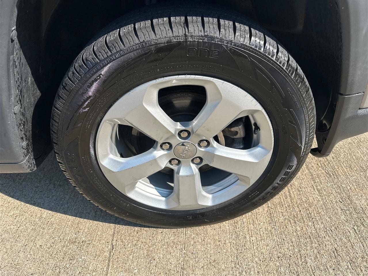 Used 2018 Jeep Compass Latitude AWD/4WD image 23