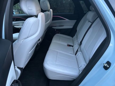 Used 2024 Cadillac Lyriq Luxury image 13