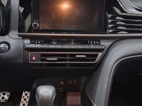 Used 2025 Toyota Camry SE w/ Convenience Package image 11