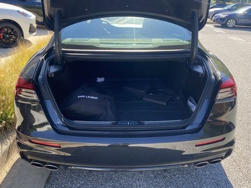 Used 2022 Maserati Quattroporte Modena image 9