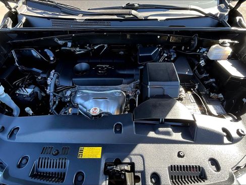 Used 2019 Toyota Highlander LE image 9