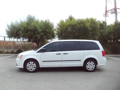 Used 2016 Dodge Grand Caravan American Value Package w/ UConnect Hands-Free Group FWD image 8