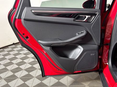 New 2026 Porsche Macan image 32