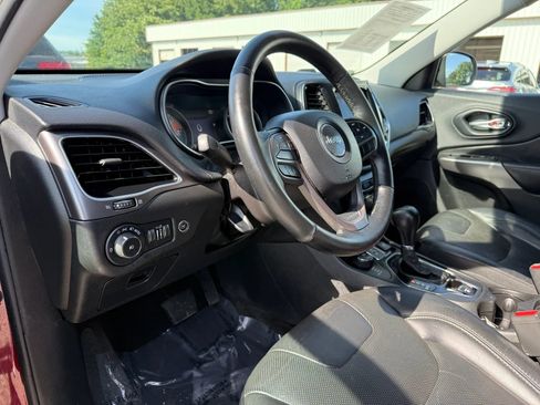 Used 2019 Jeep Cherokee Limited w/ Trailer Tow Group AWD/4WD image 17