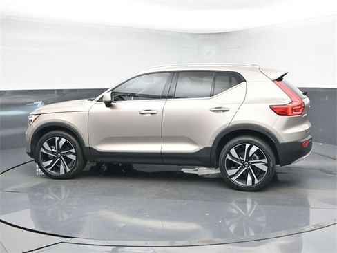 Used 2024 Volvo XC40 B5 Plus w/ Protection Package Premier image 5