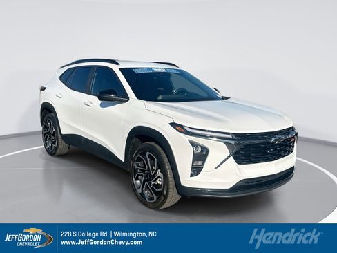 Used 2024 Chevrolet Trax RS w/ Driver Confidence Package image 1