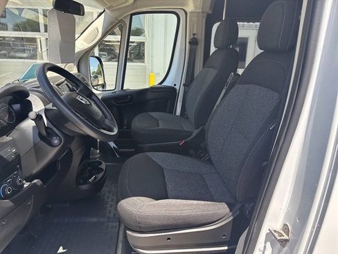Used 2021 RAM ProMaster 2500 FWD image 4