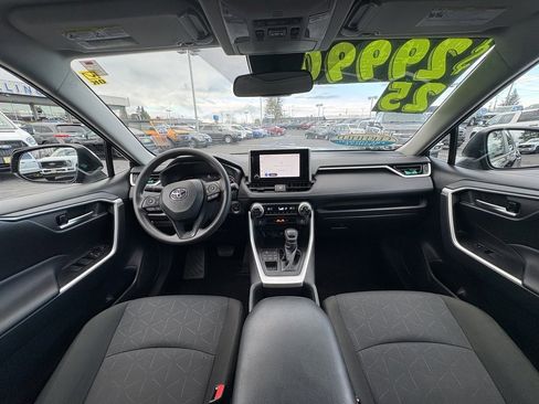 Used 2025 Toyota RAV4 XLE image 20