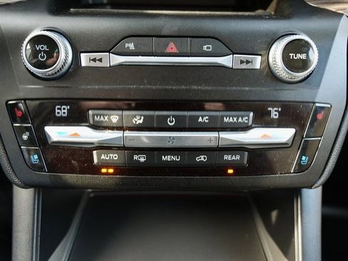 Used 2020 Ford Explorer Limited image 23