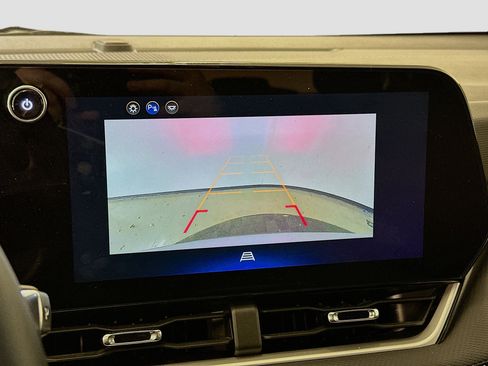 Used 2025 Chevrolet Equinox LT image 23