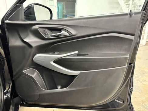 Used 2025 Chevrolet Trax LS w/ LS Convenience Package FWD image 22