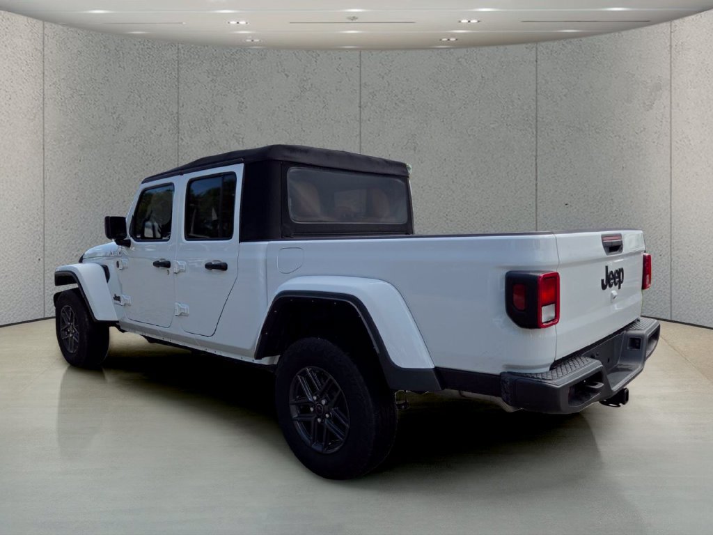 Used 2024 Jeep Gladiator Sport AWD/4WD image 8