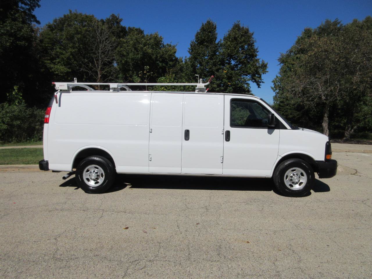 Used 2016 Chevrolet Express 3500 Extended RWD image 7