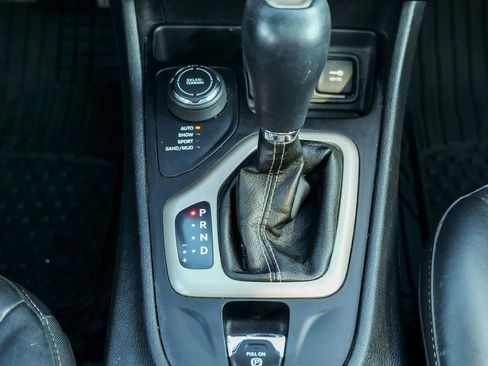 Used 2017 Jeep Cherokee Limited image 44