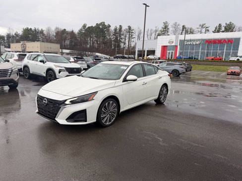 Used 2025 Nissan Altima 2.5 SL image 1