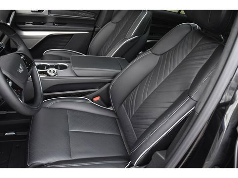 Certified 2026 Cadillac Vistiq Platinum image 14