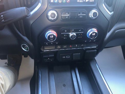 Used 2022 GMC Sierra 1500 AT4 w/ AT4 Preferred Package image 16