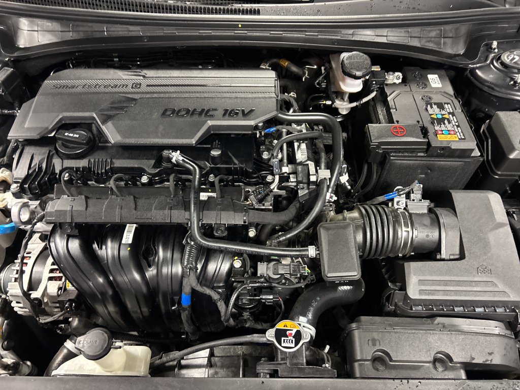 Used 2025 Hyundai Elantra Sport FWD image 24