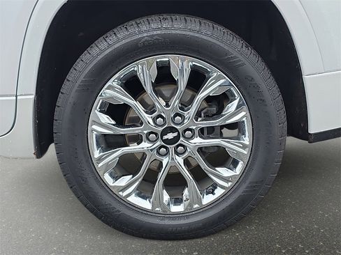 Used 2022 Chevrolet Traverse High Country image 39