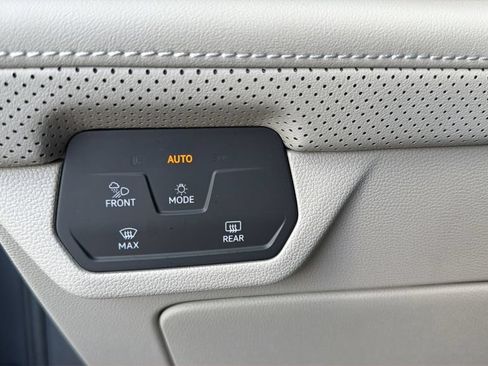 Used 2026 Volkswagen Atlas SE w/ Panoramic Sunroof Package FWD image 32