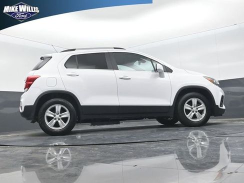 Used 2020 Chevrolet Trax LT w/ Driver Confidence Package FWD image 24