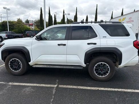 Used 2025 Toyota 4Runner SR5 AWD/4WD image 19
