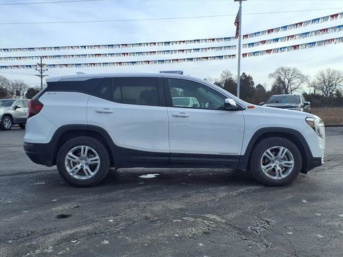Used 2023 GMC Terrain SLE image 32