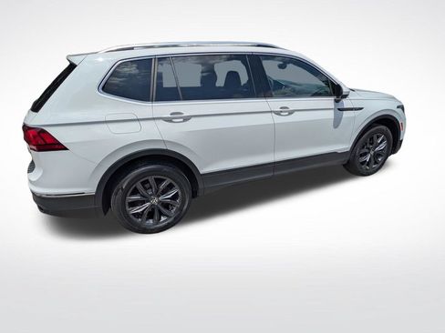 Used 2024 Volkswagen Tiguan SE AWD/4WD image 3