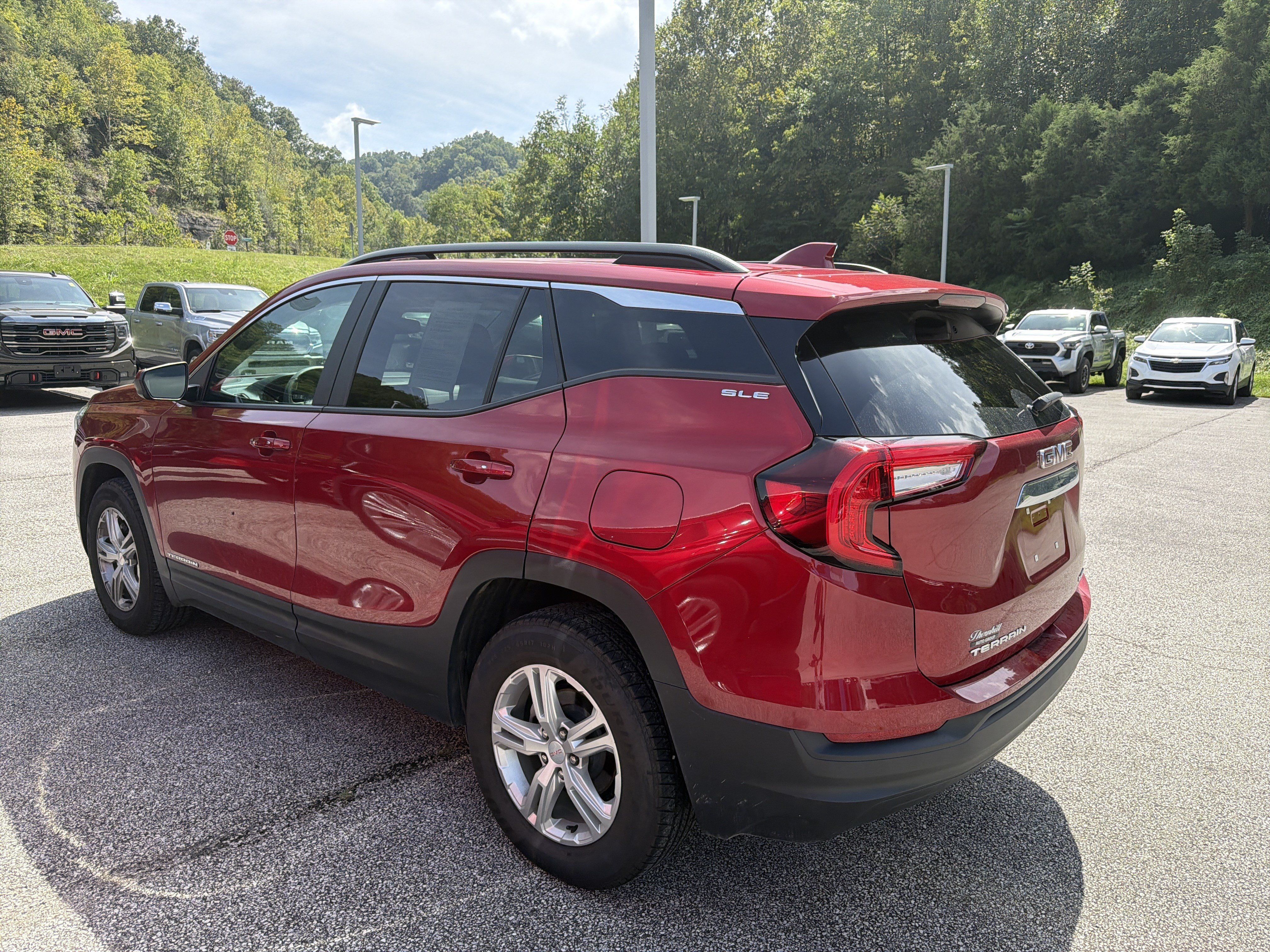 Used 2024 GMC Terrain SLE w/ Driver Convenience Package AWD/4WD image 6