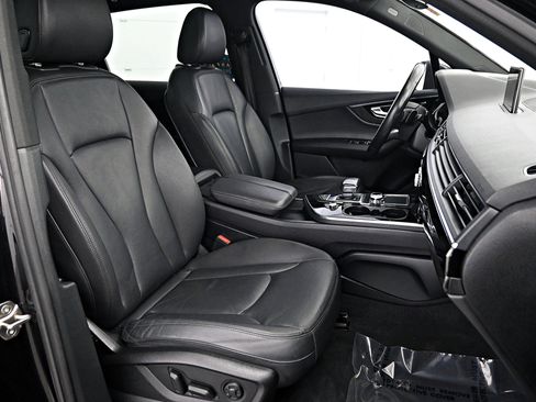 Used 2018 Audi Q7 3.0T Premium Plus w/ Premium Plus Package image 30
