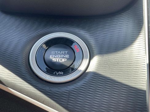 Used 2024 Jeep Grand Cherokee Altitude image 7