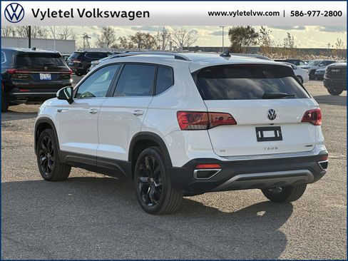 Certified 2023 Volkswagen Taos SE w/ Black Wheel Package image 4