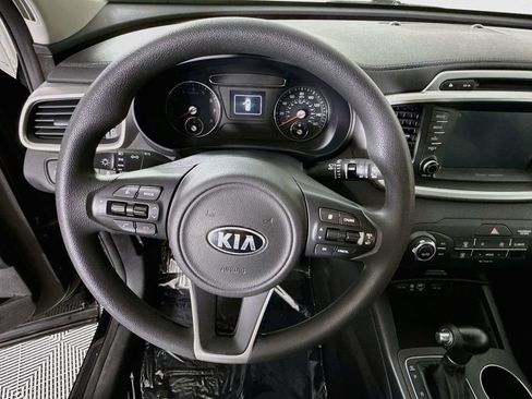 Used 2018 Kia Sorento FWD image 18