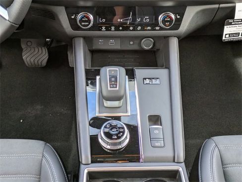 New 2025 Mitsubishi Outlander SE image 21